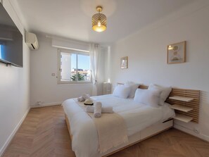 2 chambres, fer et planche à repasser, Wi-Fi, draps fournis