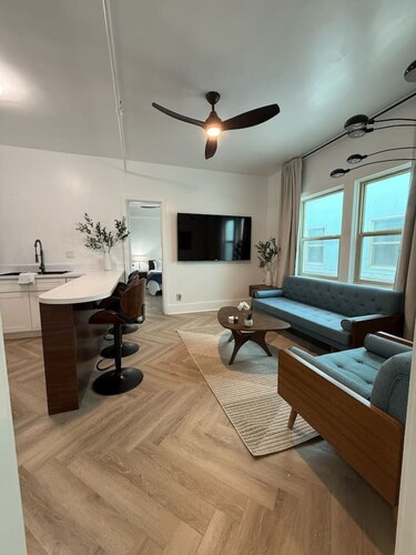 203 Vintage Escape in a 1930s Gem