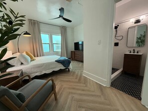 2 slaapkamers, een strijkplank/strijkijzer, gratis wifi, beddengoed