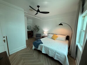 2 bedrooms, iron/ironing board, free WiFi, bed sheets - 203 Vintage Escape in a 1930s Gem (Klamath Falls)