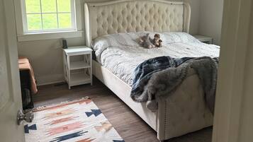 5 bedrooms, iron/ironing board, WiFi, bed sheets