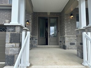 Exterior detail - The Angus Nest: Master Suite with Jacuzzi, fireplace —perfect for a retreat. (Angus)
