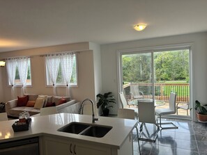 Interior - The Angus Nest: Master Suite with Jacuzzi, fireplace —perfect for a retreat. (Angus)