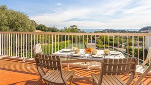 Outdoor dining - Les Mimosas by Interhome (Cavalaire)