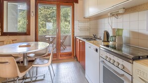 Fridge, microwave, oven, dishwasher - Les Mimosas by Interhome (Cavalaire)