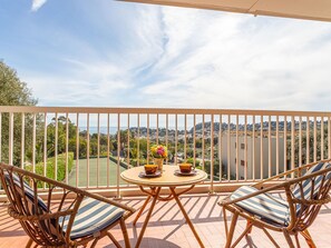 Outdoor dining - Les Mimosas by Interhome (Cavalaire)