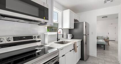 Cozy studio in charming Mesa with WiFi, AC