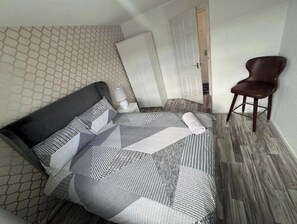 4 camere, Wi-Fi gratuito, lenzuola