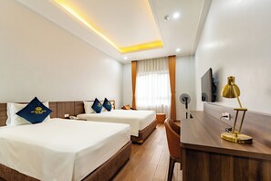 Family Triple Room, River View | Premium bedding, memory foam beds, free minibar, desk - An Khang Hotel (Ha Giang)