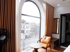 Deluxe Double Room, City View | Premium bedding, memory foam beds, free minibar, desk - An Khang Hotel (Ha Giang)