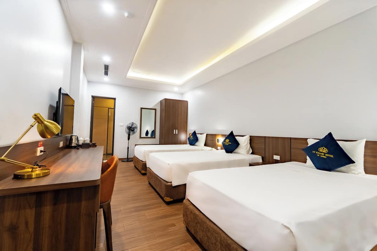 Habitación triple | Ropa de cama de alta calidad y camas con efecto memoria