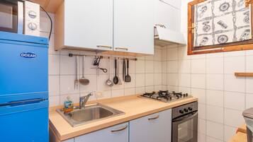 KylskÄp och grytor/köksredskap