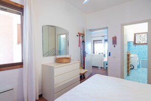 1 dormitori i roba de llit 