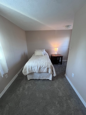 3 chambres, fer et planche à repasser, Wi-Fi gratuit, draps fournis