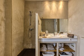 Dusche, Haartrockner, Handtücher