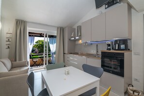 Kylskåp, ugn, spishäll och diskmaskin