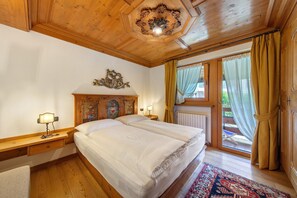 2 makuuhuonetta, silitysrauta/-lauta, ilmainen Wi-Fi, vuodevaatteet