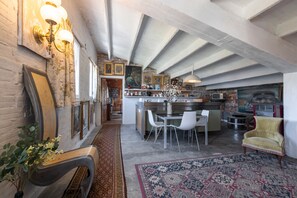 Dining - Apartment 'La Fabriqueta Deluxe' with Mountain View, Wi-Fi and Air Conditioning (Riudecanyes)