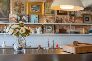 Interior - Apartment 'La Fabriqueta Deluxe' with Mountain View, Wi-Fi and Air Conditioning (Riudecanyes)