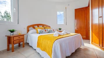 3 habitaciones, tabla de planchar con plancha y wifi gratis