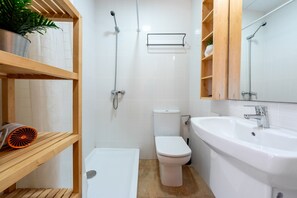 Dusch, hårtork och handdukar