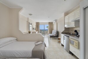 Free WiFi, bed sheets - Vacation Studio 'Santa María' with Sea View, Wi-Fi and Air Conditioning (Adeje)