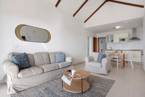 TV - Vacation Home 'Los Morros' with Sea View, Private Terrace and Wi-Fi (Punta Mujeres)