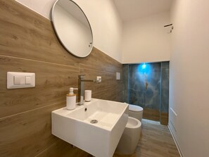 Douche, séchoir à cheveux