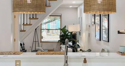 4-bedroom 3.5 Bathrooms townhome located downtown Wilmington, DE with W/D!