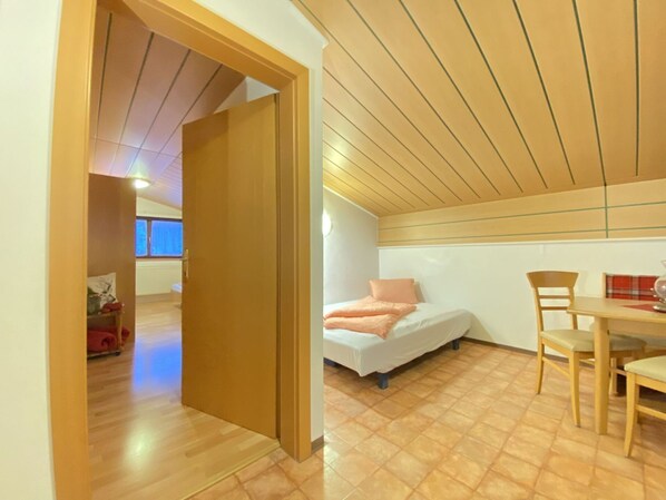 1 bedroom, travel cot, free WiFi