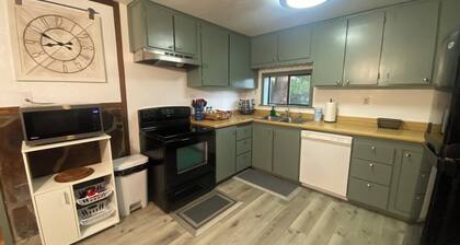 The River Retreat with WiFi in charming Plains. Located on the Clark Fork River