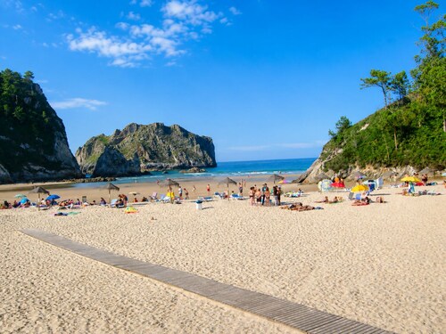 Tejasturias : La Franca Swimming Pool, Paddle Tennis and Beach