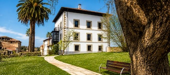 Tejasturias : La Franca Swimming Pool, Paddle Tennis and Beach