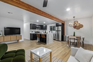 Interior - Charming 3-bedroom house in welcoming Downtown Gilbert with WiFi, AC (Gilbert)