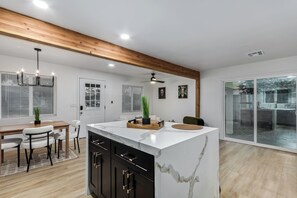 Interior - Charming 3-bedroom house in welcoming Downtown Gilbert with WiFi, AC (Gilbert)