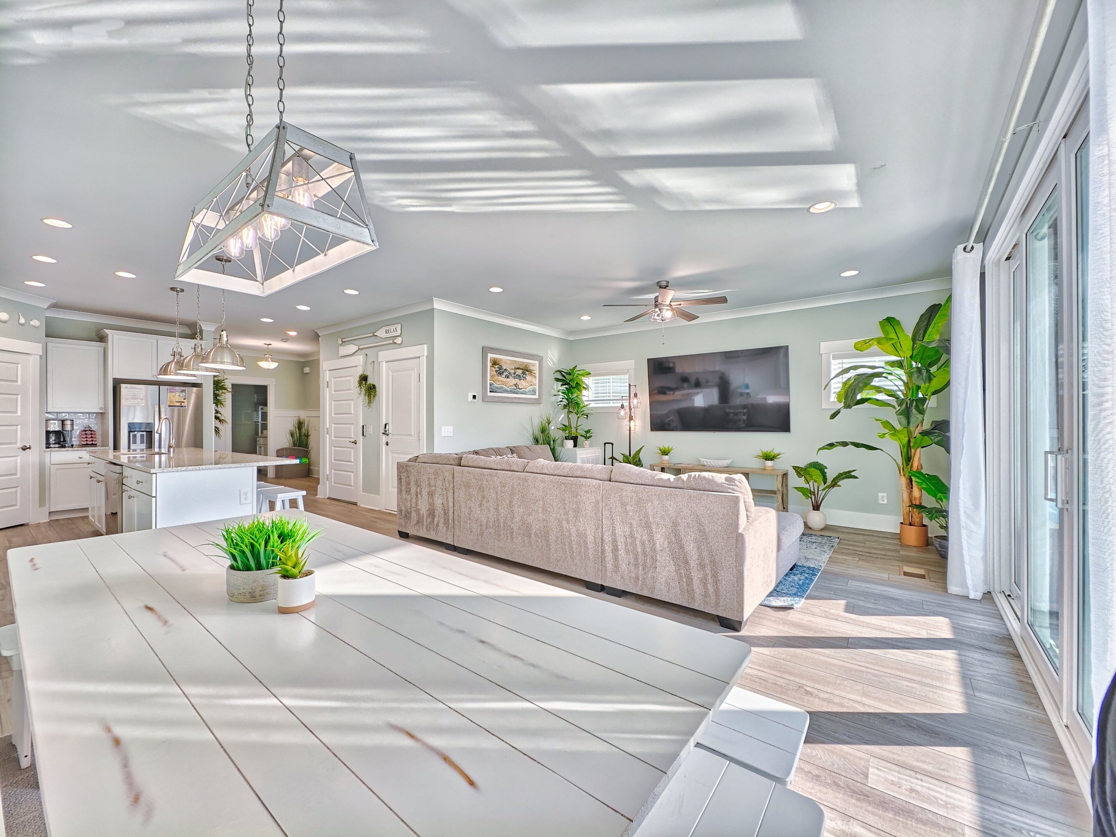 Smart-TV, Tischtennisplatte, Arbeitsbereiche, Computerbildschirme