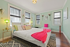 4 bedrooms, desk, iron/ironing board, free WiFi