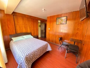 Kamar Double atau Twin Eksekutif, kamar mandi pribadi, pemandangan kota | Seprai premium, selimut bulu angsa, dan ruang kerja ramah laptop