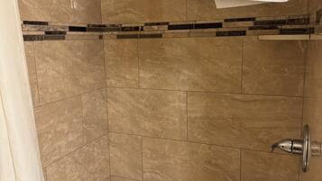 Doccia, asciugacapelli, asciugamani, sapone