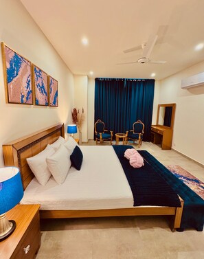 2 bedrooms, iron/ironing board, WiFi, bed sheets - The Sapphire, 2-BHK apartment in enchanting Islamabad with WiFi, AC (Islamabad)