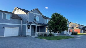 Exterior - Quiet 3-bedroom condo with WiFi in Bozeman (Bozeman)