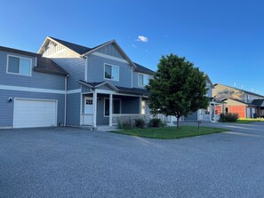 Exterior - Quiet 3-bedroom condo with WiFi in Bozeman (Bozeman)