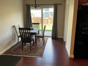 Dining - Quiet 3-bedroom condo with WiFi in Bozeman (Bozeman)