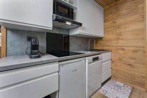 電子レンジ、食器洗い機、コーヒー / ティーメーカー