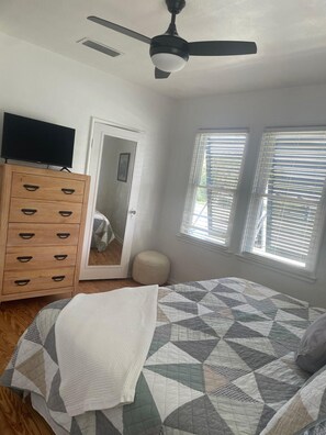 4 habitaciones, escritorio, tabla de planchar con plancha y wifi 