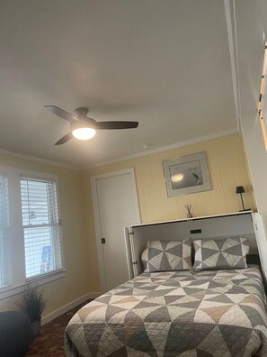 4 bedrooms, desk, iron/ironing board, WiFi