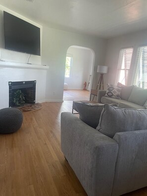 Smart TV, table tennis, books, computer monitors