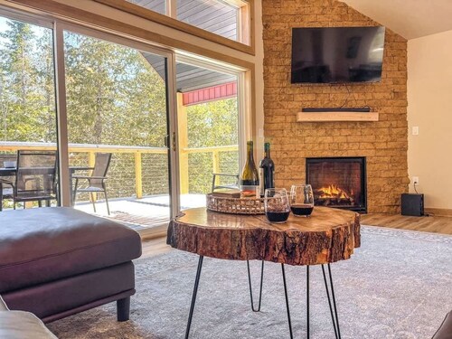 Family TreeHouse Retreat with Game Room