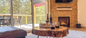 Family TreeHouse Retreat with Game Room