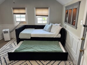 3 bedrooms, in-room safe, iron/ironing board, travel cot